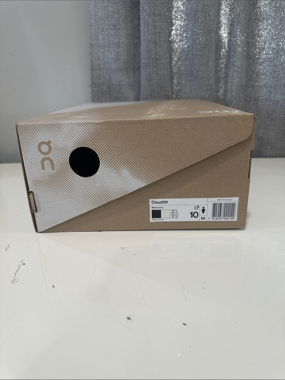 On cloud empty Tan shoe box. Size 10 M